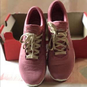 Women’s Nike’s Sz 7